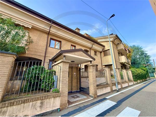 NUOVISSIMO ATTICO CON TRAVI A VISTA e TERRAZZINO