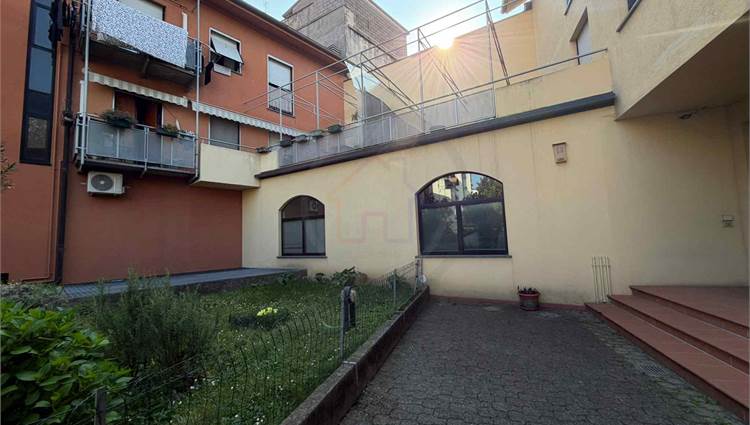 ESTERNO